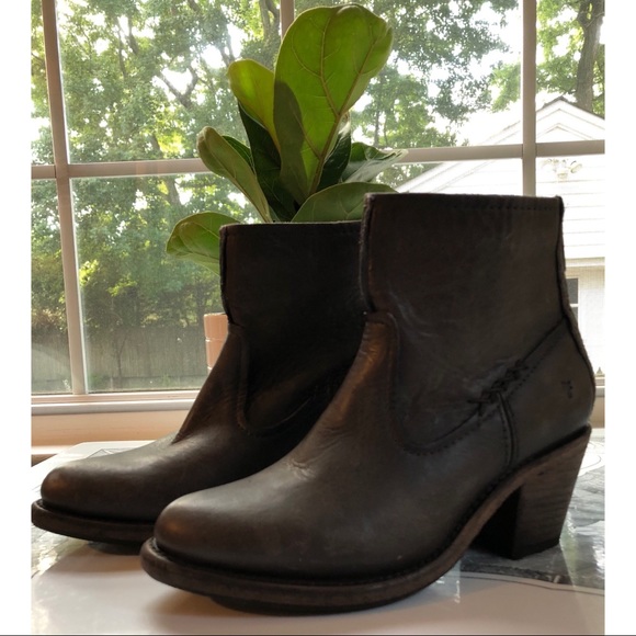 🌅NWOT Frye LESLIE ARTISAN SHORT BOOTIE - Picture 2 of 7